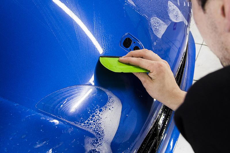 Оклейка зоны риска на автомобиле Porsche Macan защитной пленкой STEK DYNOshield