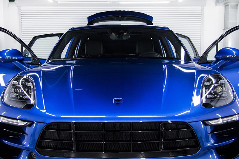 Оклейка зоны риска на автомобиле Porsche Macan защитной пленкой STEK DYNOshield